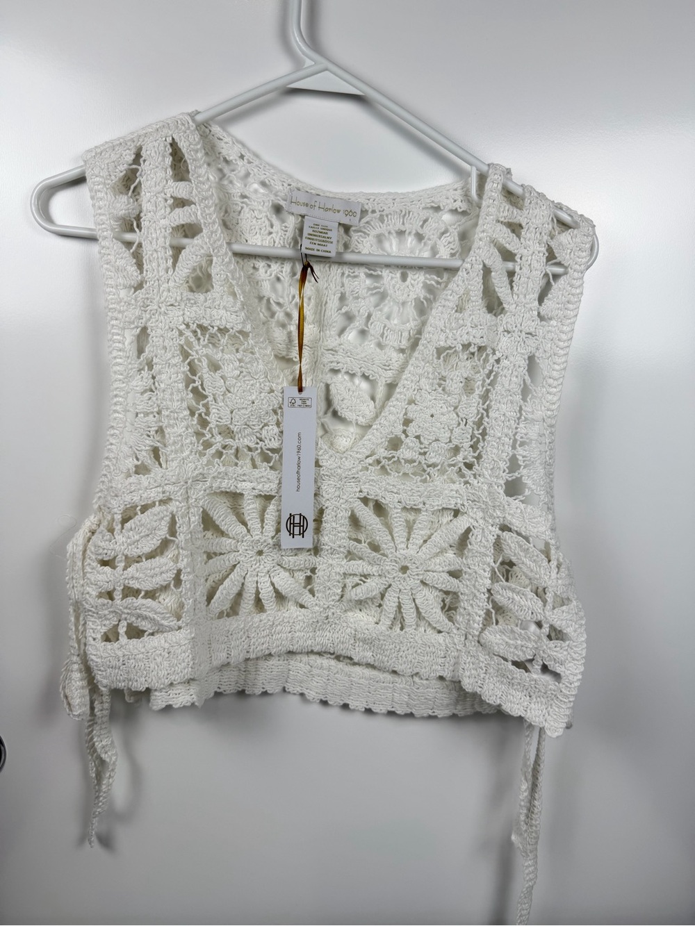 NEW House of Harlow 1960 Crochet Vest One Size NWT White Floral Boho Festival